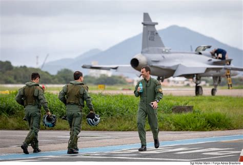 Quem são os dois pilotos da FAB que fizeram o voo do FAB4101 e FAB4102