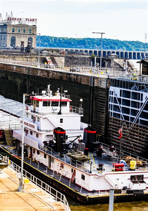 River Power Towboat Locking Through Lock And Dam 19 Keokuk Flickr