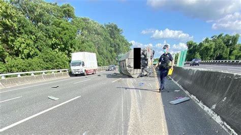 快訊／國三田寮段北上路段槽車翻覆！車流嚴重回堵 僅剩外側可通行 社會 三立新聞網 Setncom