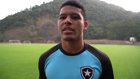 Vinícius Lopes diz que comemorou primeiro gol pelo Botafogo raiva