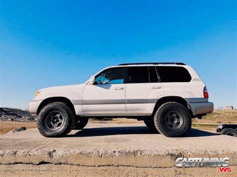 Lifted Toyota Land Cruiser Side