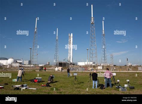 The Spacex Falcon 9 Carrying The Dragon Cargo Capsule Mission Ready For