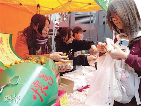 18區日夜都繽紛 動 商戶盼長期辦 上環油麻地開鑼 涵體育文藝表演 明報加東版多倫多 Ming Pao Canada