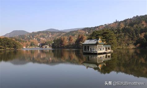 深秋時節，廬山景區層林盡染，風景秀麗，遊人少遊覽廬山正當時 每日頭條