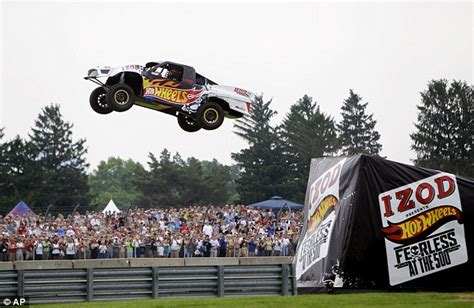 Hot Wheels stunt driver breaks world record ramp-to-ramp jump | Daily ...