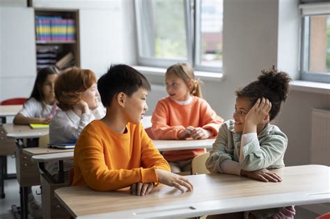 7 BRINCADEIRAS Para Fazer Na SALA DE AULA Descubra Todas As Vantagens