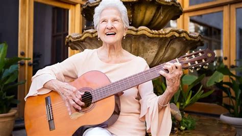 Meet Angela Alvarez The 95 Year Old Latin Grammy Granny Euronews