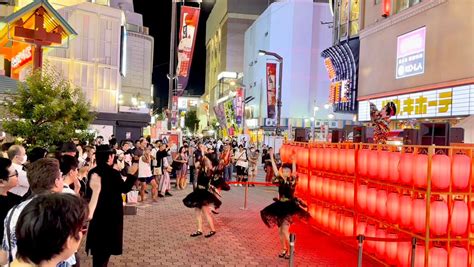 今日の浅草。 浅草夜祭は盆踊りで盛り上がってました。 海外からの方達も見様見真似 Kaminari5656