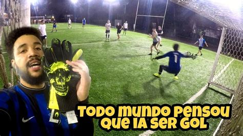 Jogando No Campo Molhado Escorreguei E Fiz Uma Defesa A Fiz V Rias