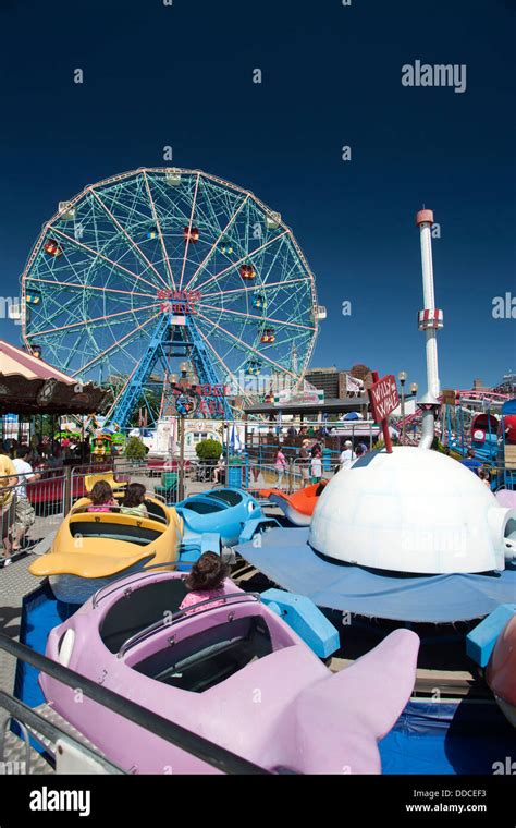 DENOS WONDER WHEEL AMUSEMENT PARK CONEY ISLAND BROOKLYN NEW YORK CITY