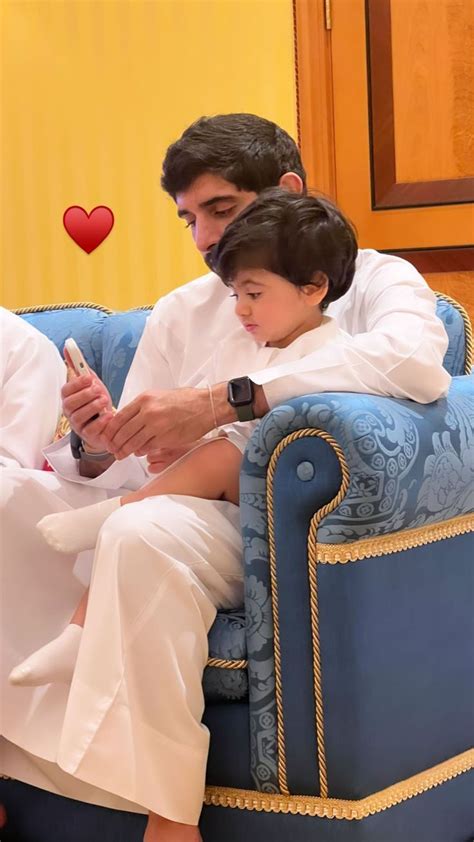 Hamdan Bin Mohammed Bin Rashid Saeed Al Maktoum Y Su Sobrino Mohammed Bin Khalid Bin Mohammed