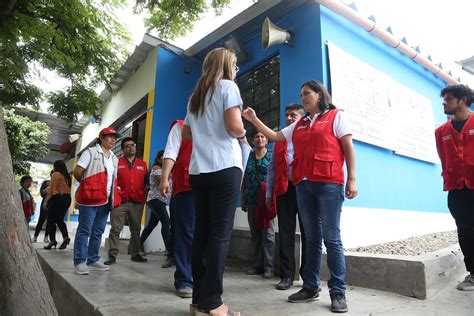 Ministra Flor Pablo Supervisa Colegios Con Infraestructura Flickr