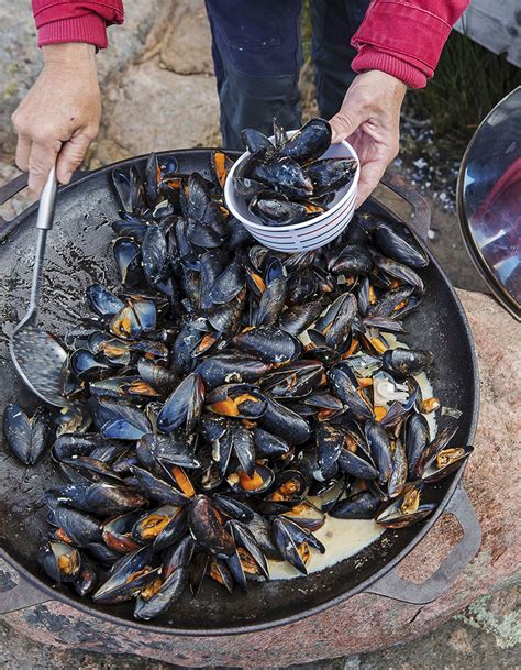 Moules à la bière brune pour 8 personnes Recettes Elle à Table