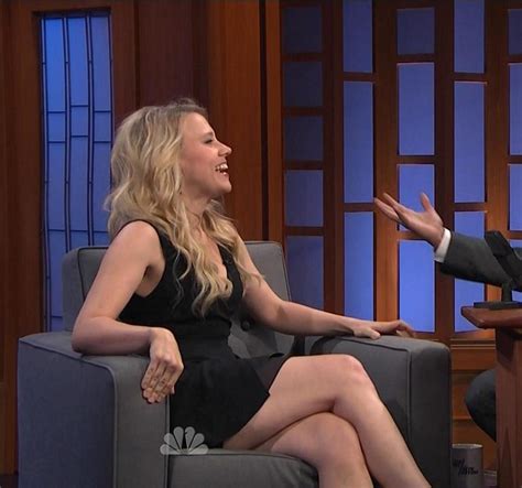 Pop Minute Kate Mckinnon Legs Late Show Photos Photo 4