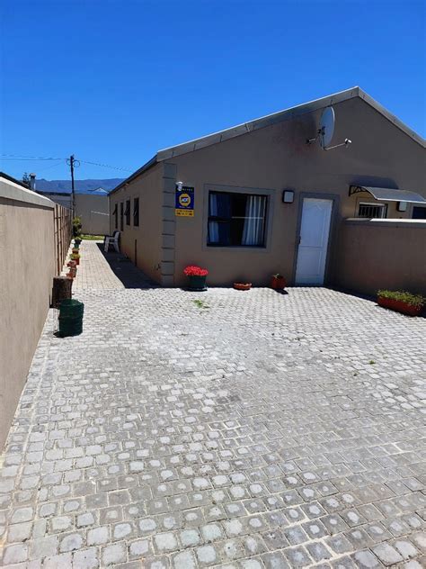 3 Bedroom House For Sale In Grassy Park Re Max™ Of Southern Africa