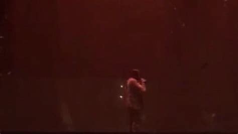 Watch Kanye West Booed By Fans Metro Video