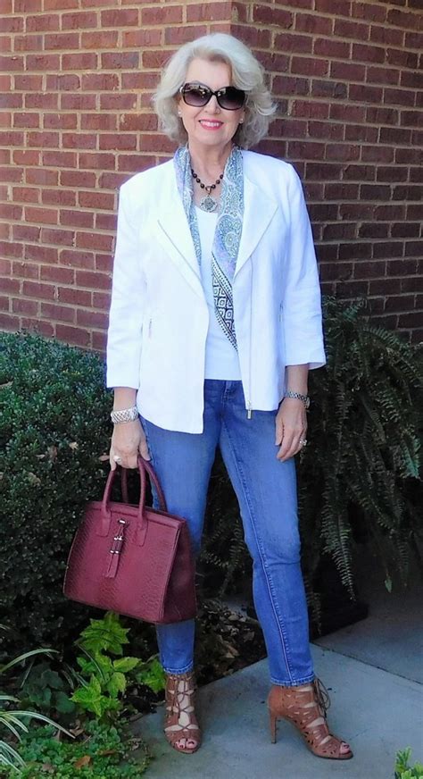 110 Elegant Outfit Ideas For Women Over 60