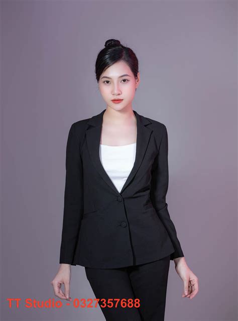 Bộ Ảnh Nữ Doanh Nhân Mặc Vest