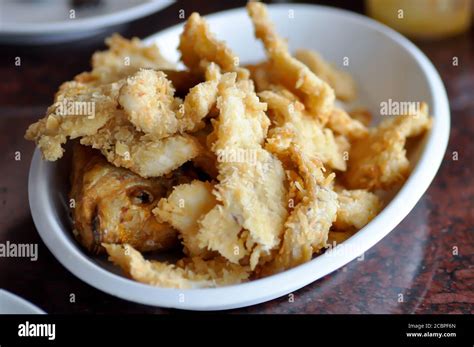 fried fish, fried tilapia fish or deep fried fish Stock Photo - Alamy