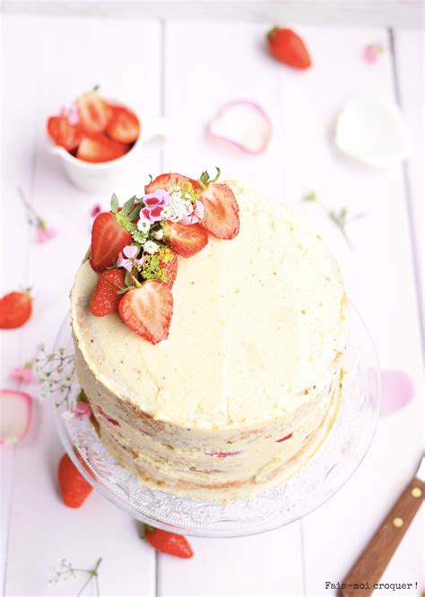 Un naked cake spécial anniversaire aux chocolat blanc et aux fraises