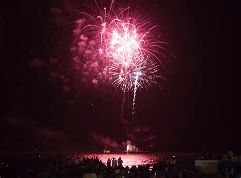 Fireworks Weekly On Virginia Beach Oceanfront Virginia Beach Hotels