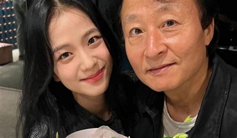 Blackpink S Jisoo Is All Smiles As She Attends Vip Premiere Of