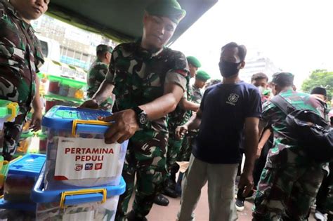 Pertamina Bagikan Paket Sembako Di Hut Tni Ke Republika Online