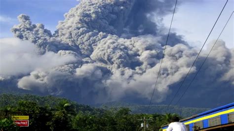 Today There Was A Powerful Eruption Of Mount Merapi Indonesia YouTube