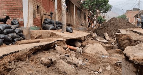 Chaclacayo más de 800 familias en peligro ante proximidad de lluvias y