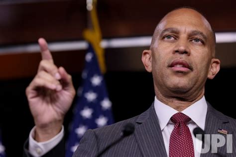 Photo House Minority Leader Hakeem Jeffries Weekly Press Conference In