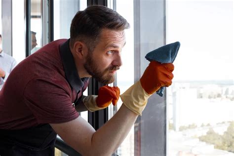 Como Limpar Vidros E Janelas Sem Deixar Manchas Dicas Eficazes