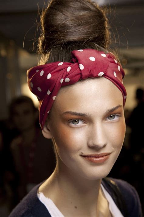 6 Ridiculously Easy Hair Looks You Can Do With A Scarf Scarf Hairstyles