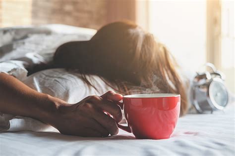 Beber café antes da sesta faz bem O que diz a ciência sobre a coffee nap