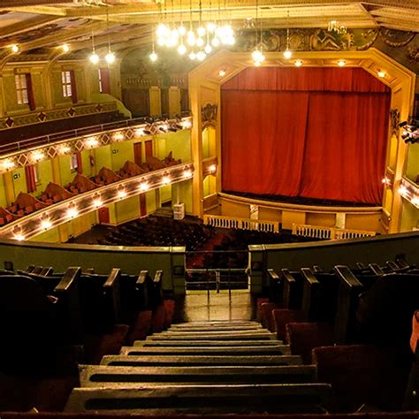 Faça uma visita guiada gratuita ao Cine Theatro Central em Juiz de Fora