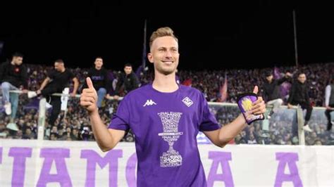 Barak Porta La Fiorentina Nella Sua Praga 33 Anni Dopo Un Altra