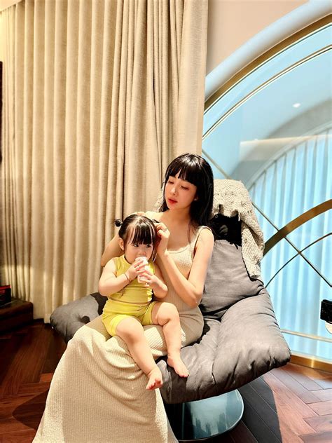 Hot mom Cún Bông chia sẻ bí quyết sinh nở lần vẫn đẹp