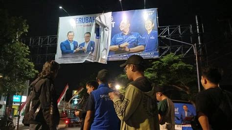 Partai Demokrat Bongkar Ribuan Baliho Dan Spanduk Bacapres Anies Baswedan