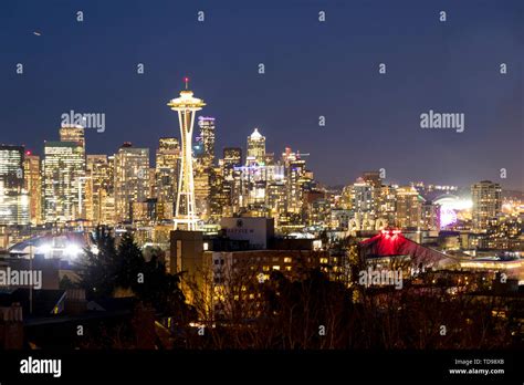 Seattle, Washington seen from Kerry Park at night Stock Photo - Alamy