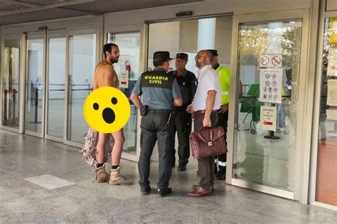 Intent Entrar Desnudo A Un Juicio Por Exhibicionismo