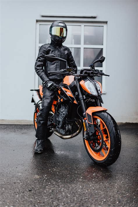 Ktm Duke Gp Mid Naked Vergleichstest