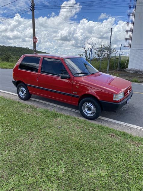 Uno 1 5s Placa Preta A Estação Raridades reúne Carros antigos de todo