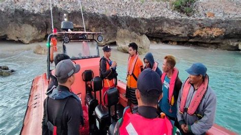 Perahu Bocor Nelayan Asal Rote Ndao Diselamatkan Tim Sar Kupang