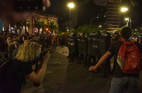 Argentina Cacerolazo En C Rdoba En Contra Del Dnu Enfrentamientos