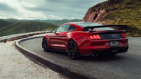 Brutally Quick 760 Hp 2020 Mustang Shelby Gt500 Strikes Like Lightning