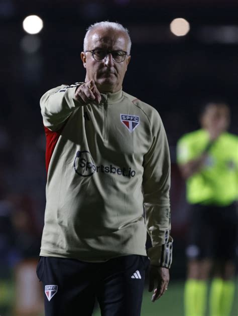 De Júnior a Dorival conheça a trajetória do novo técnico da seleção