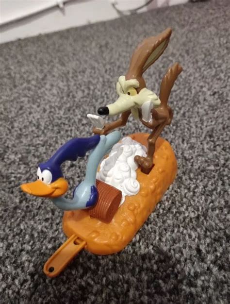 1995 MCDONALDS LOONEY Tunes Wile E Coyote Roadrunner Happy Meal Toy