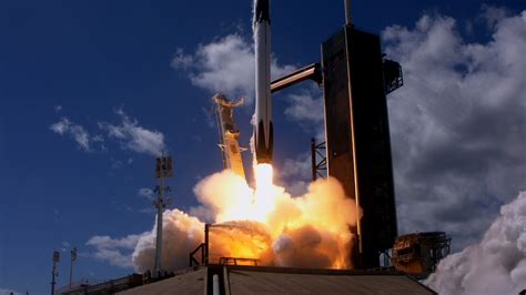 Liftoff Crew Flight Crew Soars Into The Florida Afternoon Sky Nasa