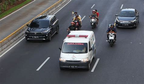 Viral Ambulans Disuruh Mengalah Pada Rombongan Jokowi Istana Minta Maaf