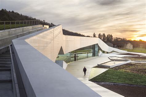 Galería de Lascaux IV / Snøhetta + Duncan Lewis Scape Architecture - 1