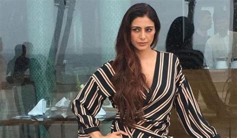 Actress Tabu ఆ స్టార్ హీరో వల్లే తాను ఇంకా ఇంకా పెళ్లి చేసుకోలేదన్న నటి టబు Oktelugu